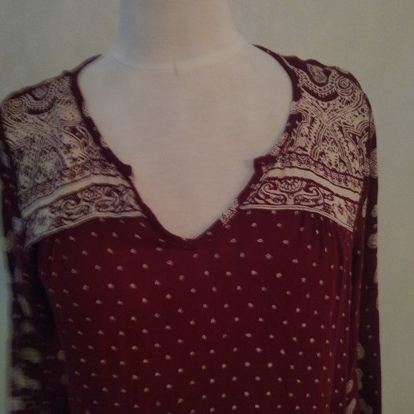 Angie Women's Loose Sleeve Blouse, Cranberry/Ivory Size Medium - Picture 2 of 7